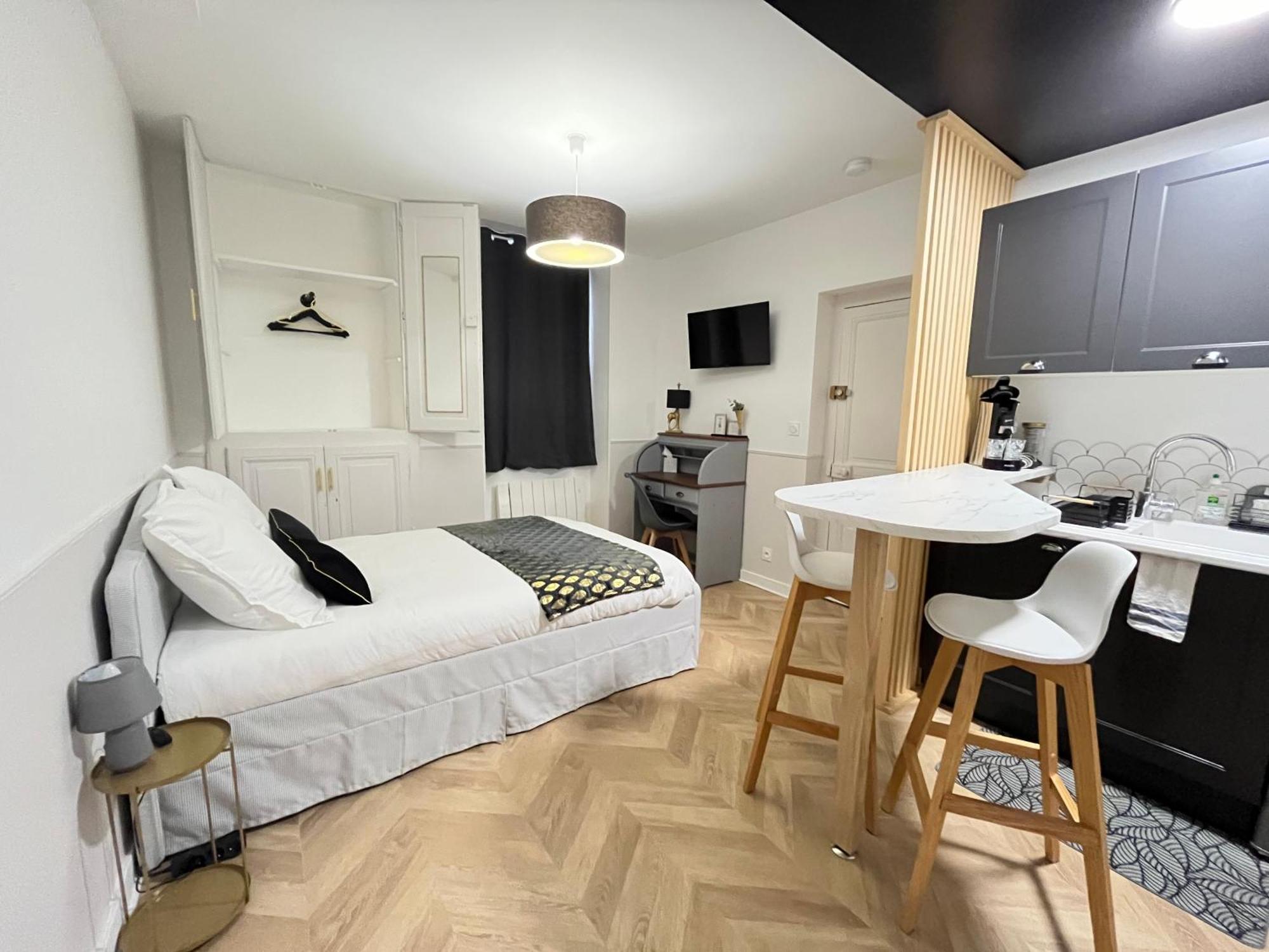 Le Studio Haslay Seraucourt En Plein Coeur De Ville De Bourges - Charme De L Ancien Et Confort Contemporain الغرفة الصورة